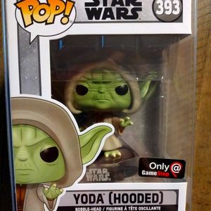 Star Wars Funko POP 393 Hooded Yoda GameStop Exclusive PROTECTOR.